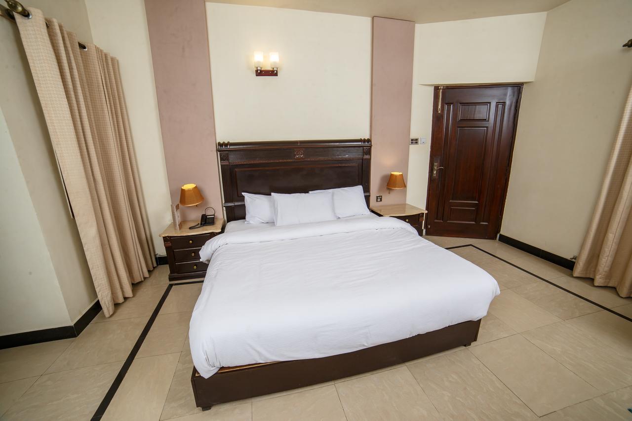 Shelton Accommodator Peshawar Exterior foto